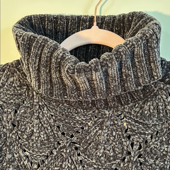POL Charcoal Textured Turtleneck Sweater - Picture 2 of 4